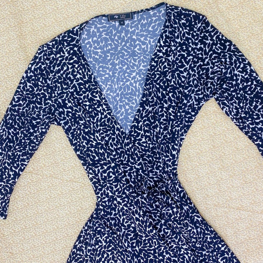 Lily Black White Wrap Dress Leaf Floral Flirty Tie Closure Dress